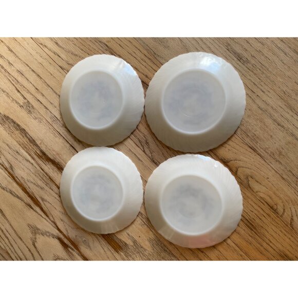 VTG Termocrisa Milk Glass Dessert Plates  Blue Floral  Set of 4 - Picture 5 of 9